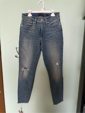 Lucky Brand Women’s Distressed Blue Skinny Jeans